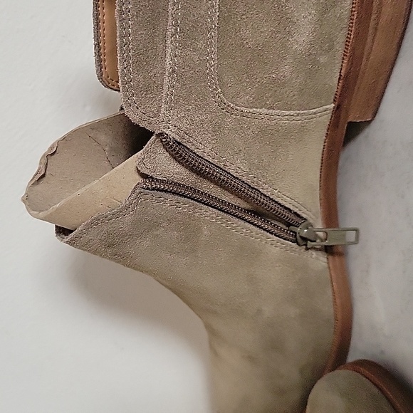 UGG Australia Kelsea Suede Ankle Bootie 1092535 Antilope Women's Shoes Buckle 10 - Picture 4 of 4